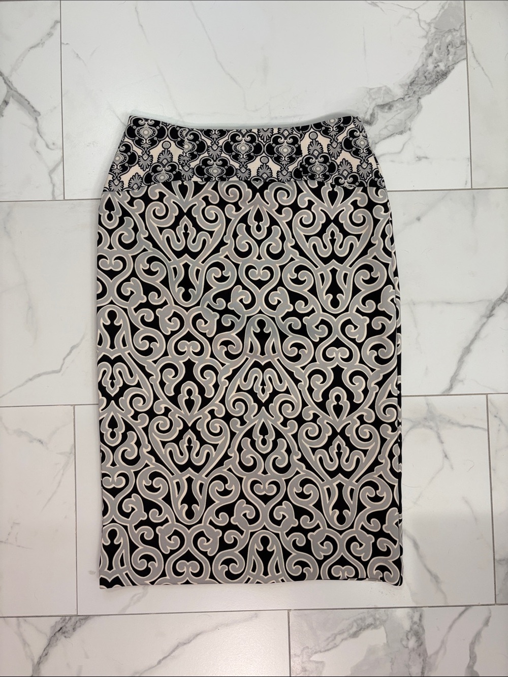 New York & Company Black, Gray & Cream Scroll-Print Pencil Skirt